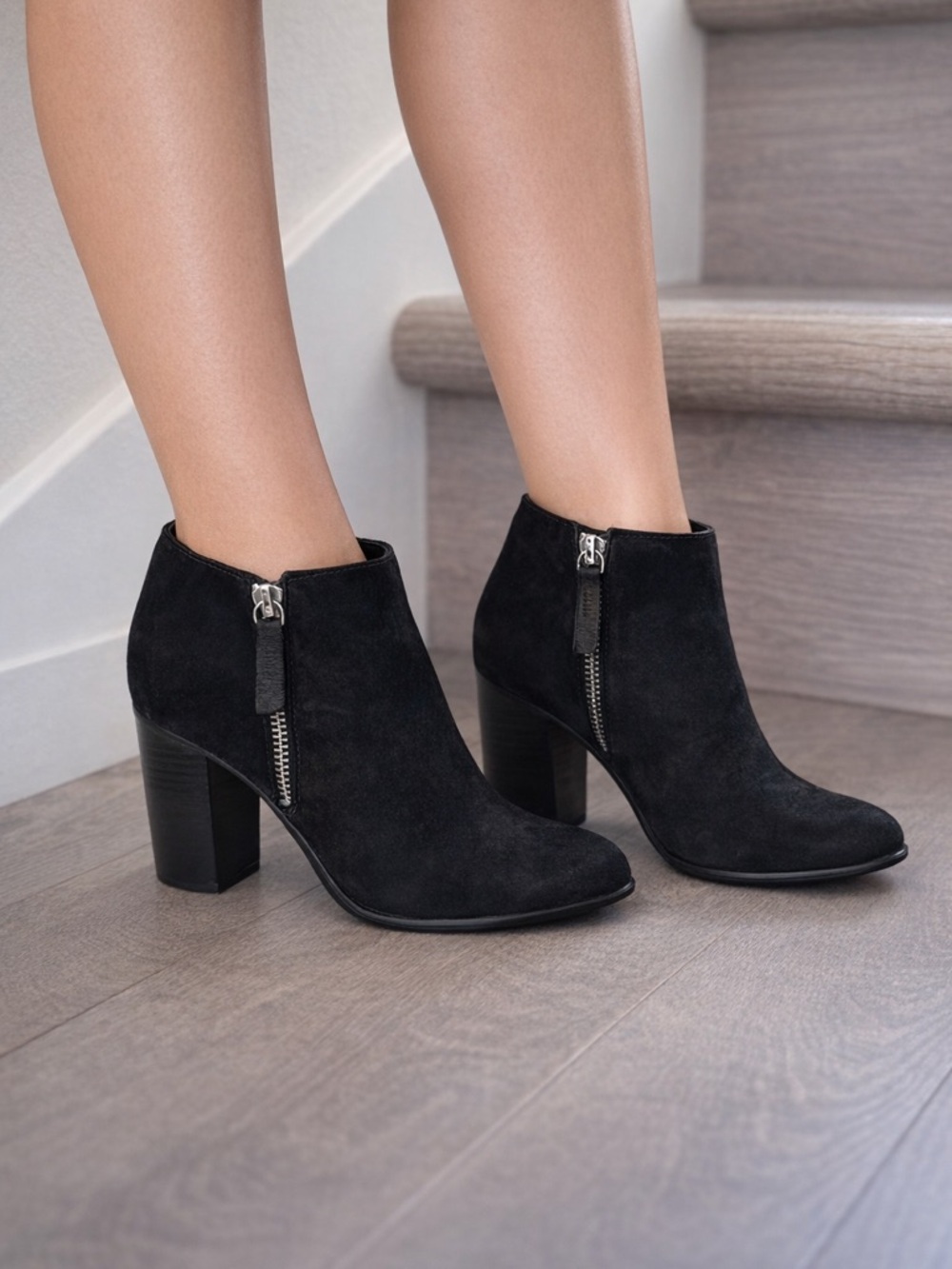 Schutz Jeannie Black Suede Ankle Booties Block Heel Side Zip Women’s Size 9
